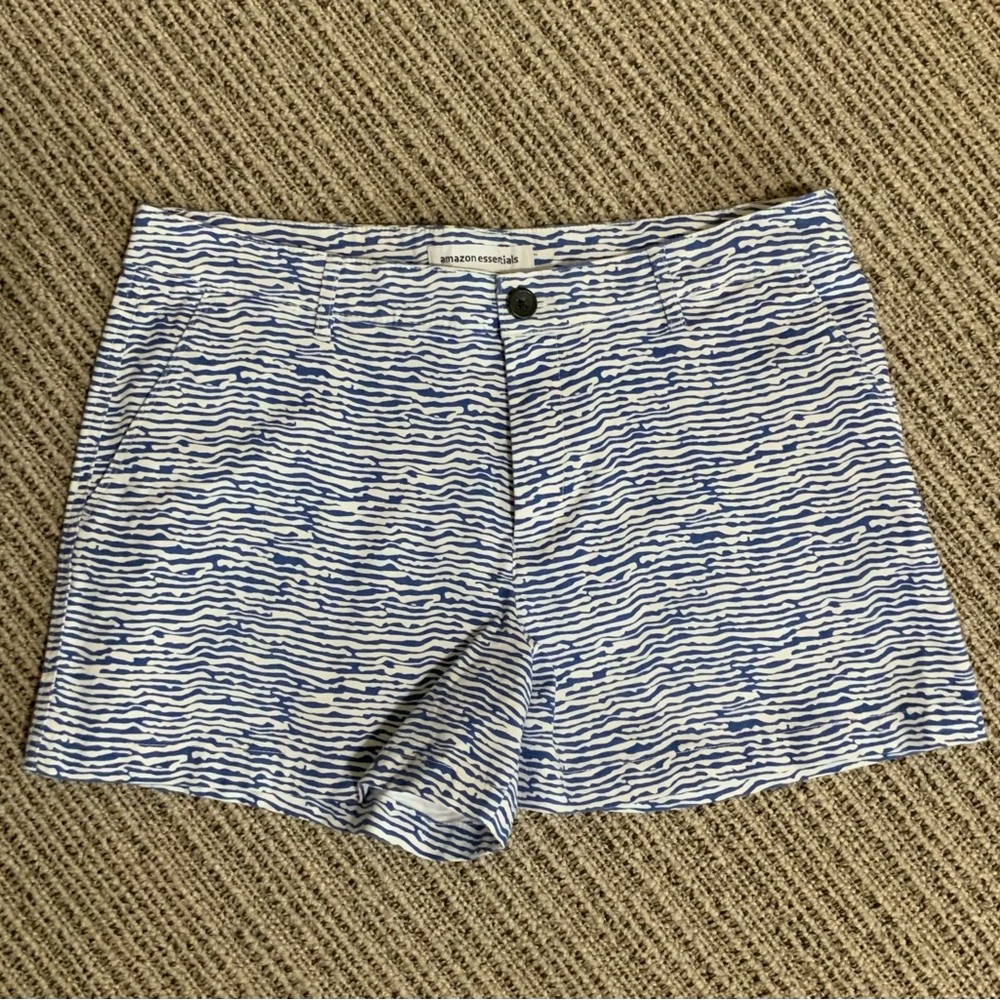 Amazon Essentials Blue and White Ripple Print Chino Short
